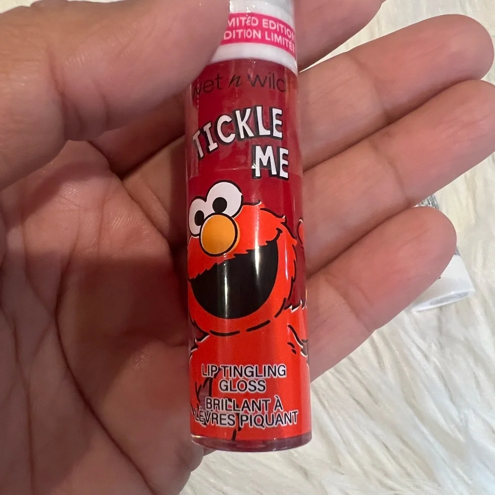 wet n wild x Sesame‎ Street ELMO lipstick